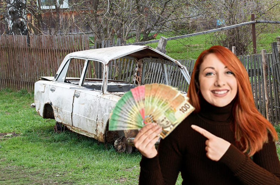 Lady With Cash In Her Hands for Used Car